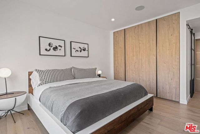 440 N Oakhurst Drive 301, Beverly Hills, CA 90210