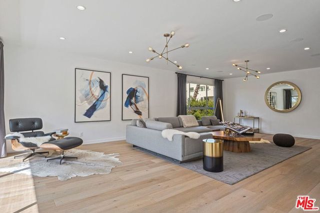 440 N Oakhurst Drive 301, Beverly Hills, CA 90210