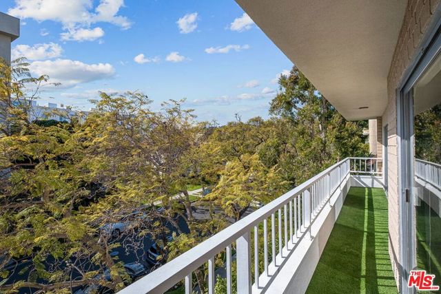440 N Oakhurst Drive 301, Beverly Hills, CA 90210