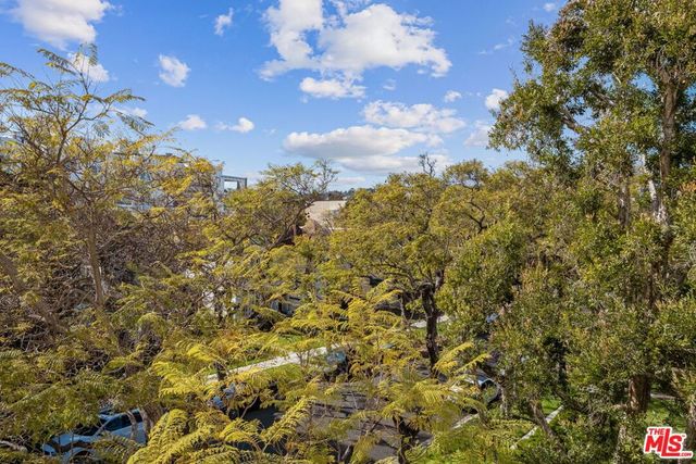 440 N Oakhurst Drive 301, Beverly Hills, CA 90210