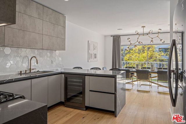 440 N Oakhurst Drive 301, Beverly Hills, CA 90210