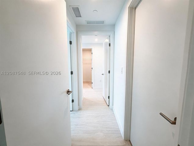 77 SE 5th St 4003, Miami, FL 33131