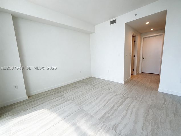 77 SE 5th St 4003, Miami, FL 33131