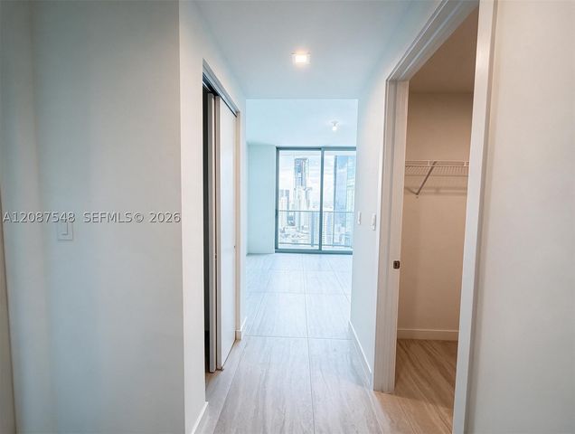 77 SE 5th St 4003, Miami, FL 33131