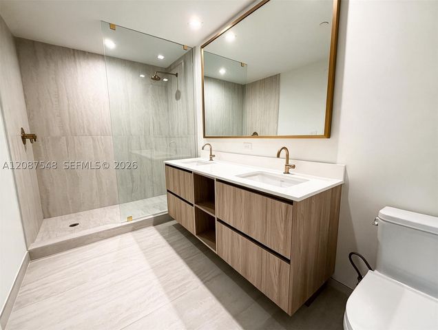 77 SE 5th St 4003, Miami, FL 33131