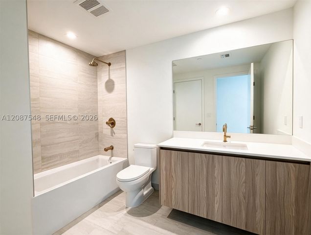77 SE 5th St 4003, Miami, FL 33131