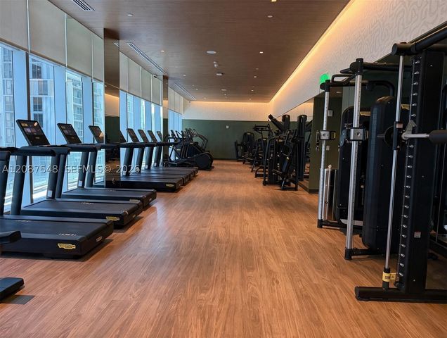 77 SE 5th St 4003, Miami, FL 33131