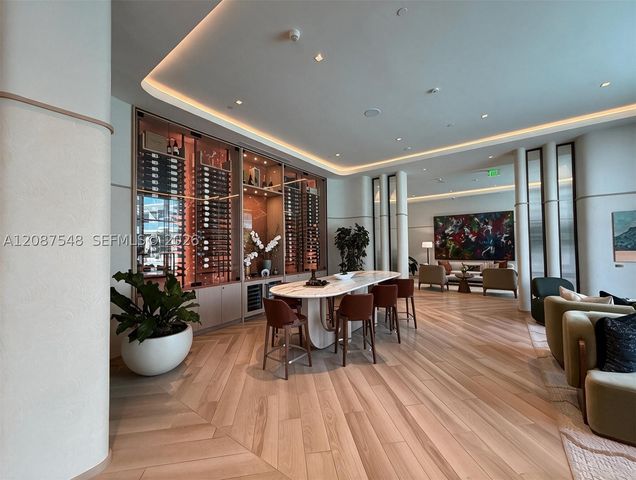 77 SE 5th St 4003, Miami, FL 33131
