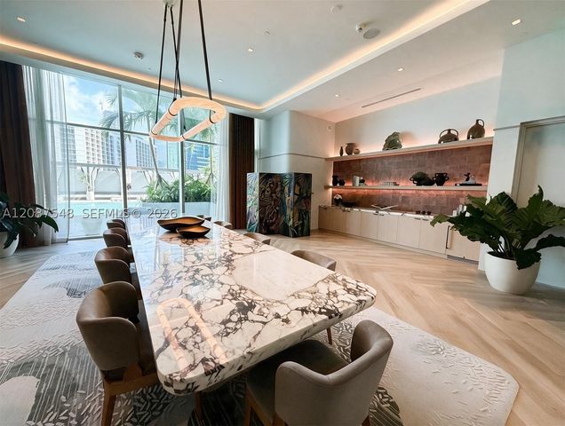 77 SE 5th St 4003, Miami, FL 33131