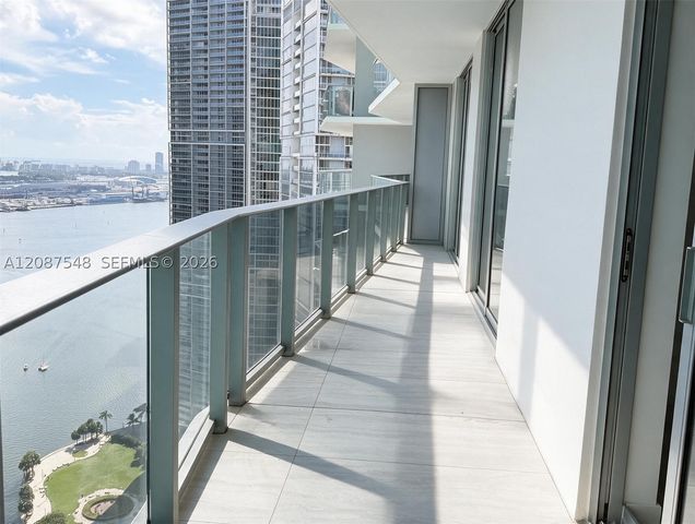 77 SE 5th St 4003, Miami, FL 33131