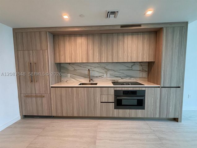 77 SE 5th St 4003, Miami, FL 33131