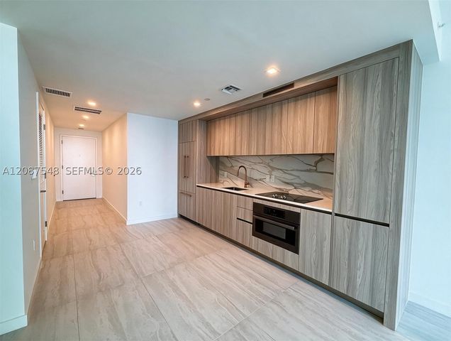 77 SE 5th St 4003, Miami, FL 33131