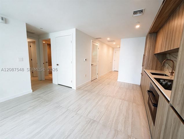 77 SE 5th St 4003, Miami, FL 33131