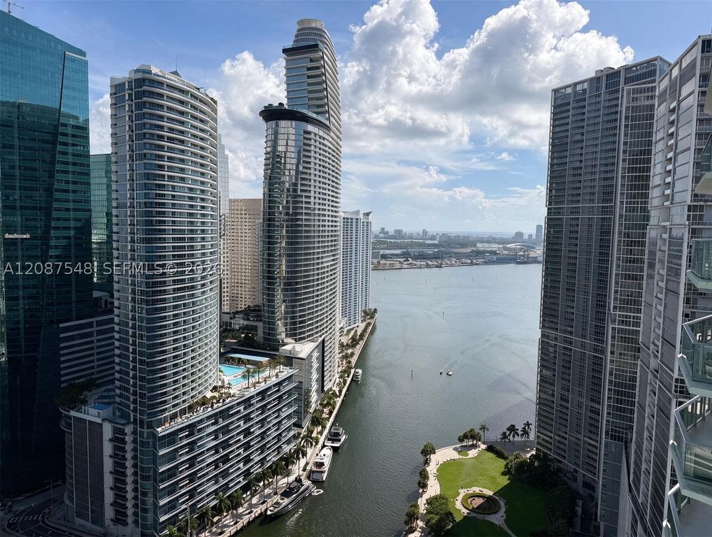77 SE 5th St 4003, Miami, FL 33131
