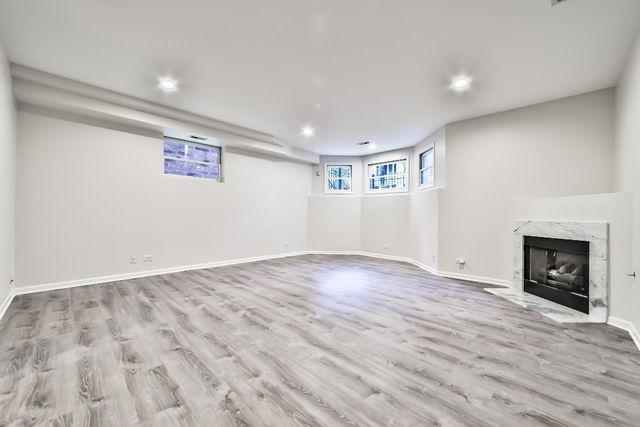 3230 N Seminary Avenue 1, Chicago, IL 60657