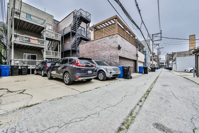 3230 N Seminary Avenue 1, Chicago, IL 60657