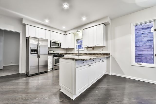 3230 N Seminary Avenue 1, Chicago, IL 60657