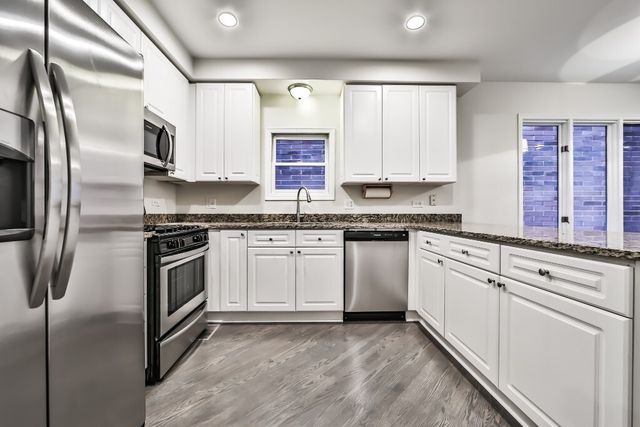 3230 N Seminary Avenue 1, Chicago, IL 60657