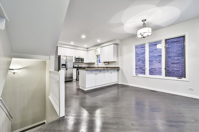 3230 N Seminary Avenue 1, Chicago, IL 60657