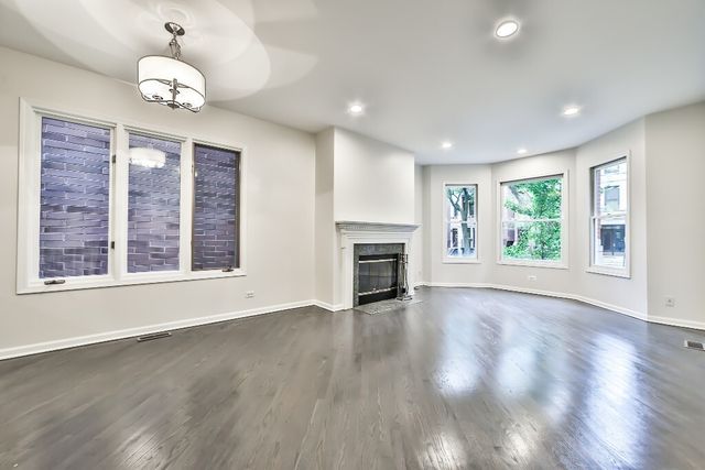3230 N Seminary Avenue 1, Chicago, IL 60657