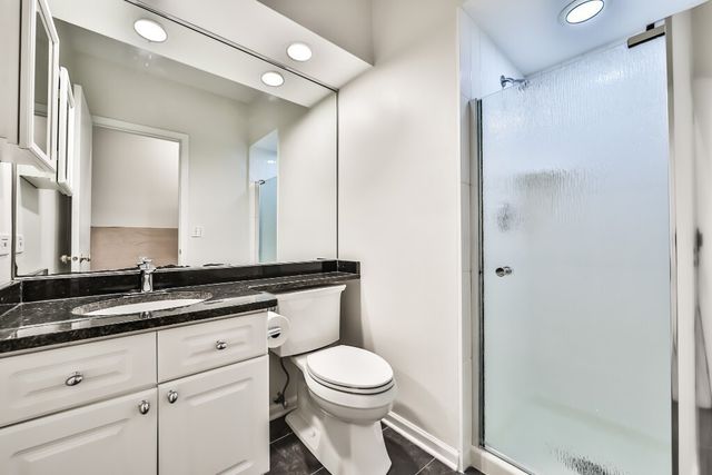 3230 N Seminary Avenue 1, Chicago, IL 60657