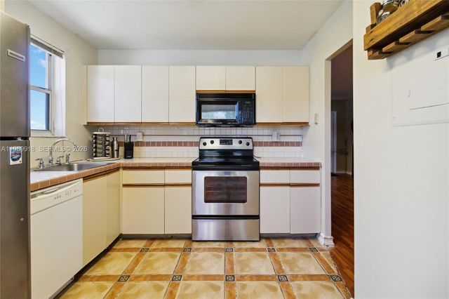 1250 SW 113th Ter 203, Pembroke Pines, FL 33025