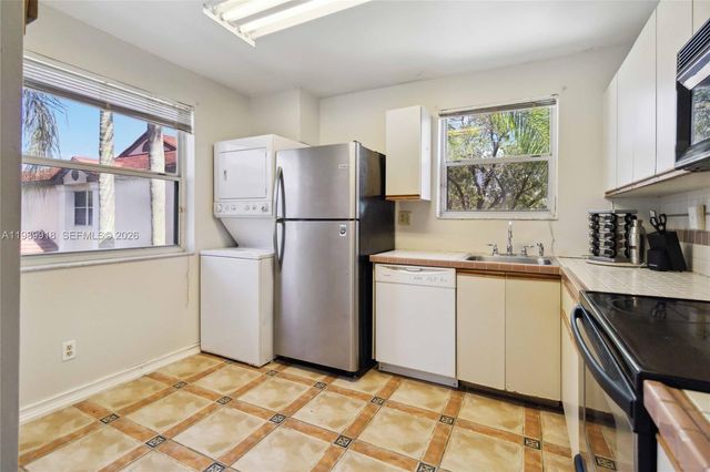 1250 SW 113th Ter 203, Pembroke Pines, FL 33025