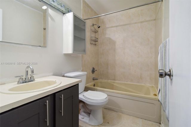 1250 SW 113th Ter 203, Pembroke Pines, FL 33025