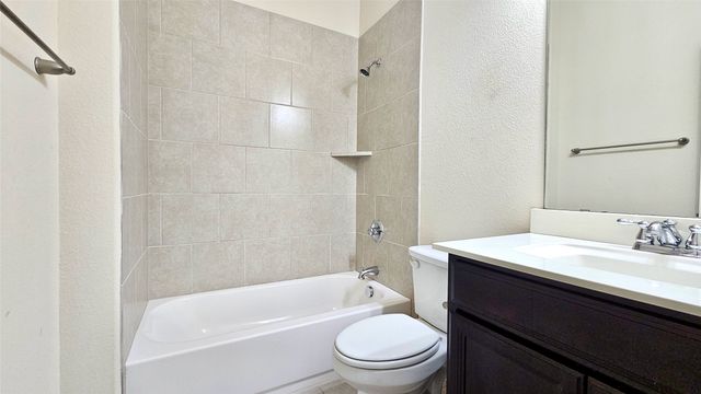 2656 Nottingham Drive, Lewisville, TX 75067