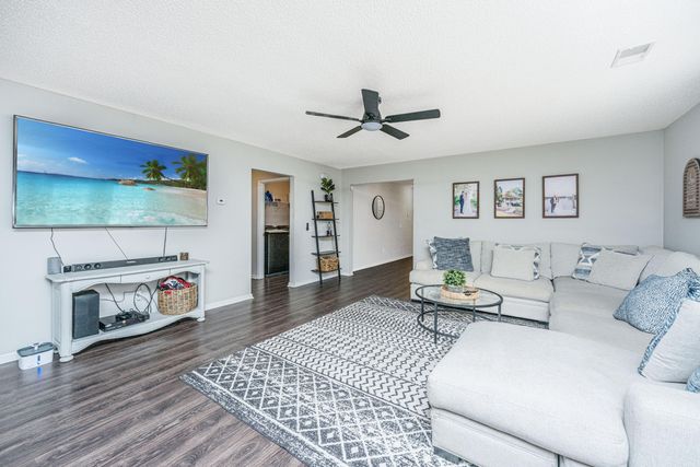 220 Wildberry Lane, Goose Creek, SC 29445