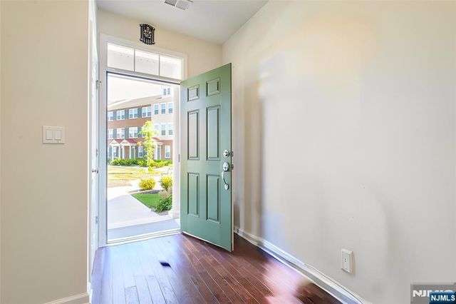 9 Landmark Lane 1003, Fair Lawn, NJ 07410