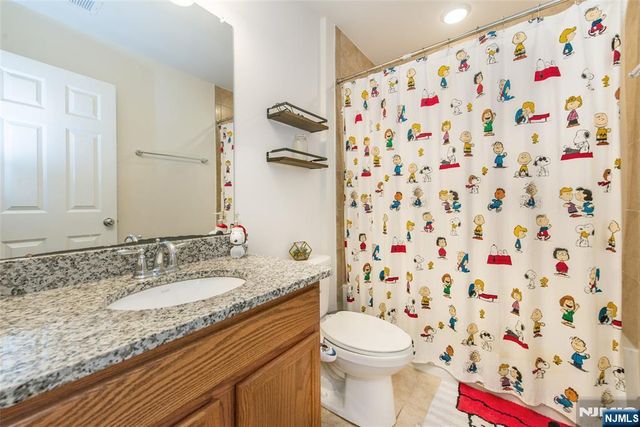 9 Landmark Lane 1003, Fair Lawn, NJ 07410