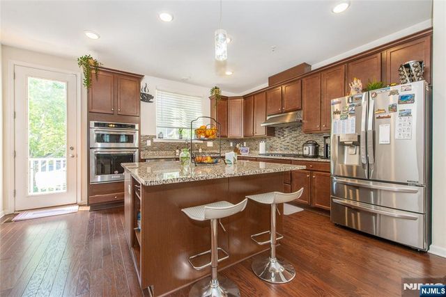 9 Landmark Lane 1003, Fair Lawn, NJ 07410