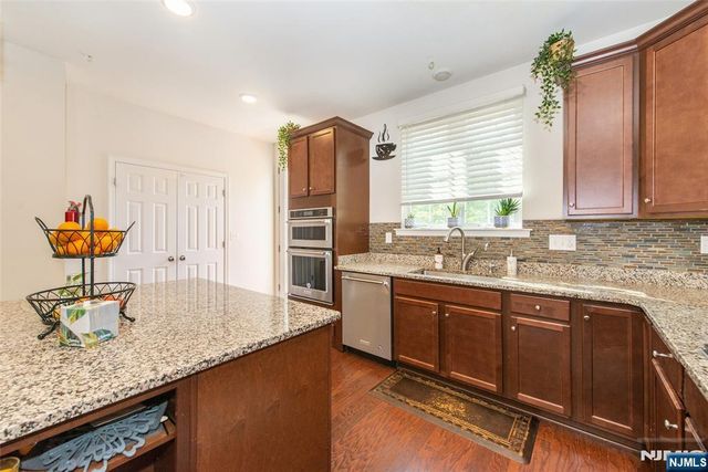 9 Landmark Lane 1003, Fair Lawn, NJ 07410