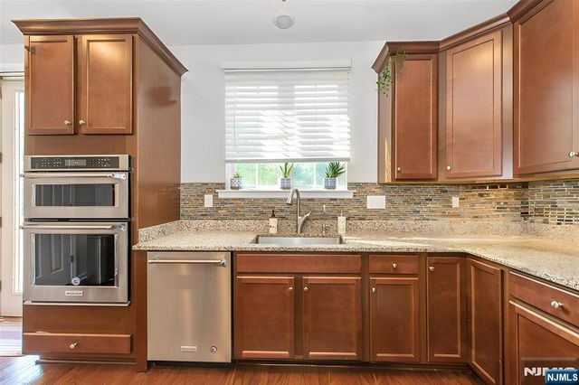 9 Landmark Lane 1003, Fair Lawn, NJ 07410