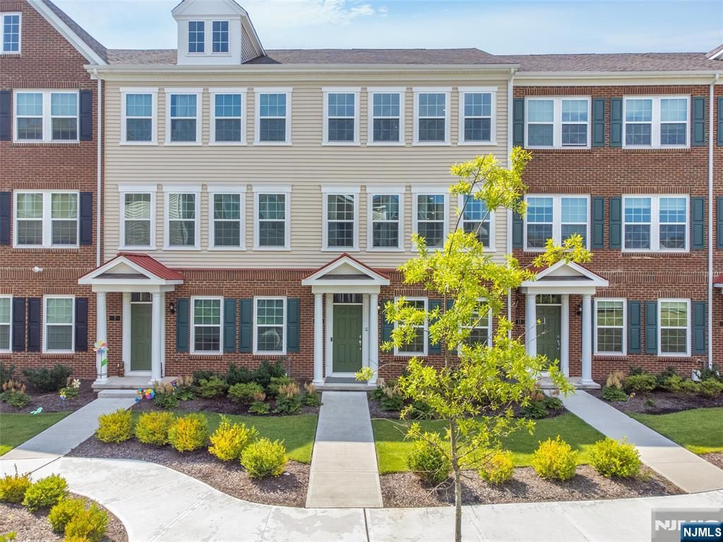 9 Landmark Lane 1003, Fair Lawn, NJ 07410