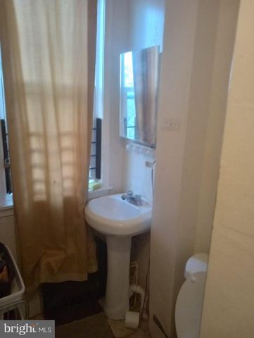 811 N MILTON AVE, Baltimore, MD 21205