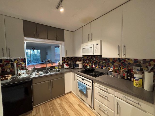 3660 NE 166th St 415, North Miami Beach, FL 33160