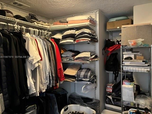 3660 NE 166th St 415, North Miami Beach, FL 33160