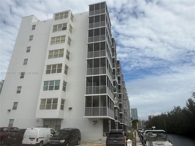 3660 NE 166th St 415, North Miami Beach, FL 33160