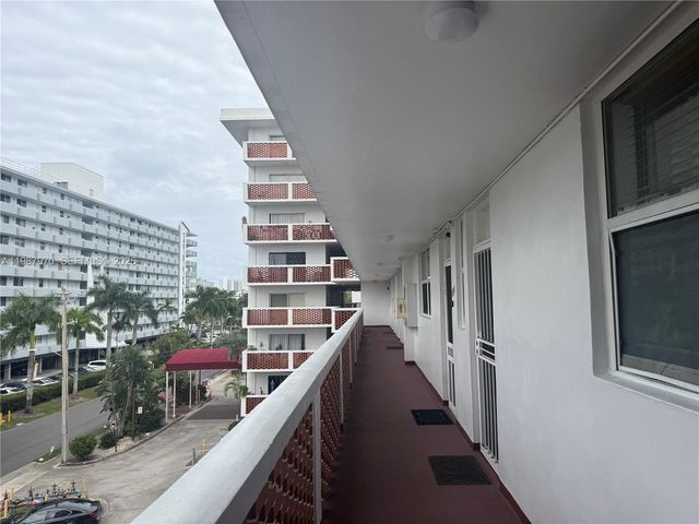 3660 NE 166th St 415, North Miami Beach, FL 33160