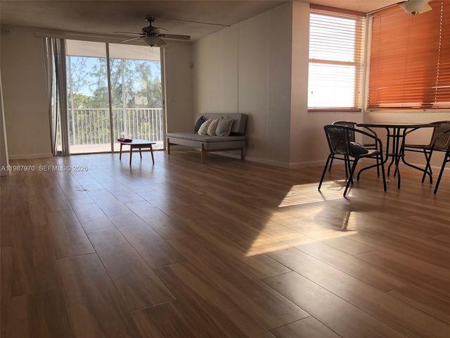 3660 NE 166th St 415, North Miami Beach, FL 33160