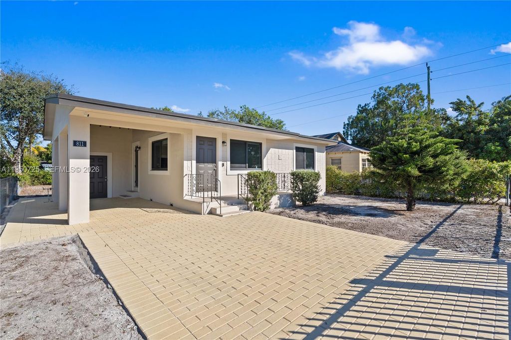 811 NW 115th St, Miami, FL 33168