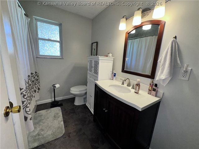 111 Bryn Mawr Way, Culloden, WV 25510