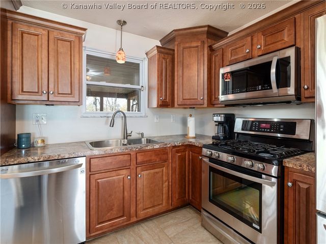 111 Bryn Mawr Way, Culloden, WV 25510