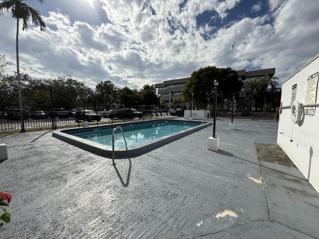 16450 NW 2nd Avenue 116, Miami, FL 33169