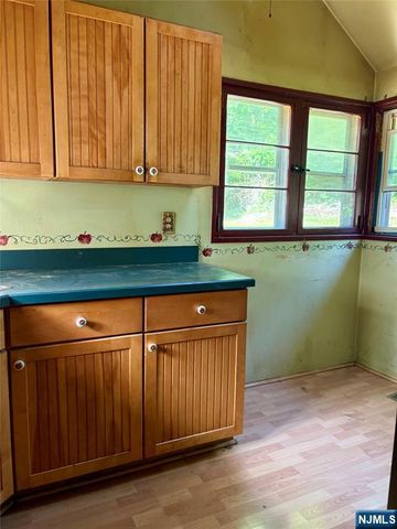 17 Onteora Road, Vernon, NJ 07422