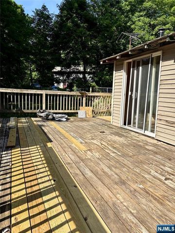 17 Onteora Road, Vernon, NJ 07422