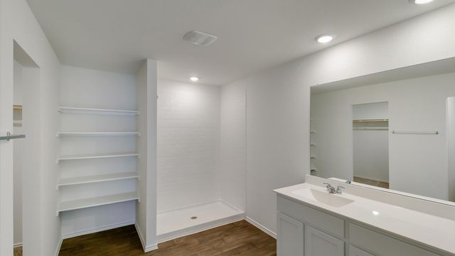 332 Ebbsfleet DR, Uhland, TX 78640