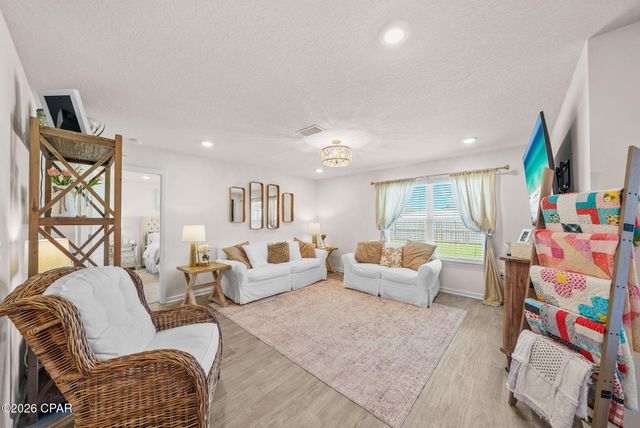 102 Spikes Circle, Southport, FL 32409